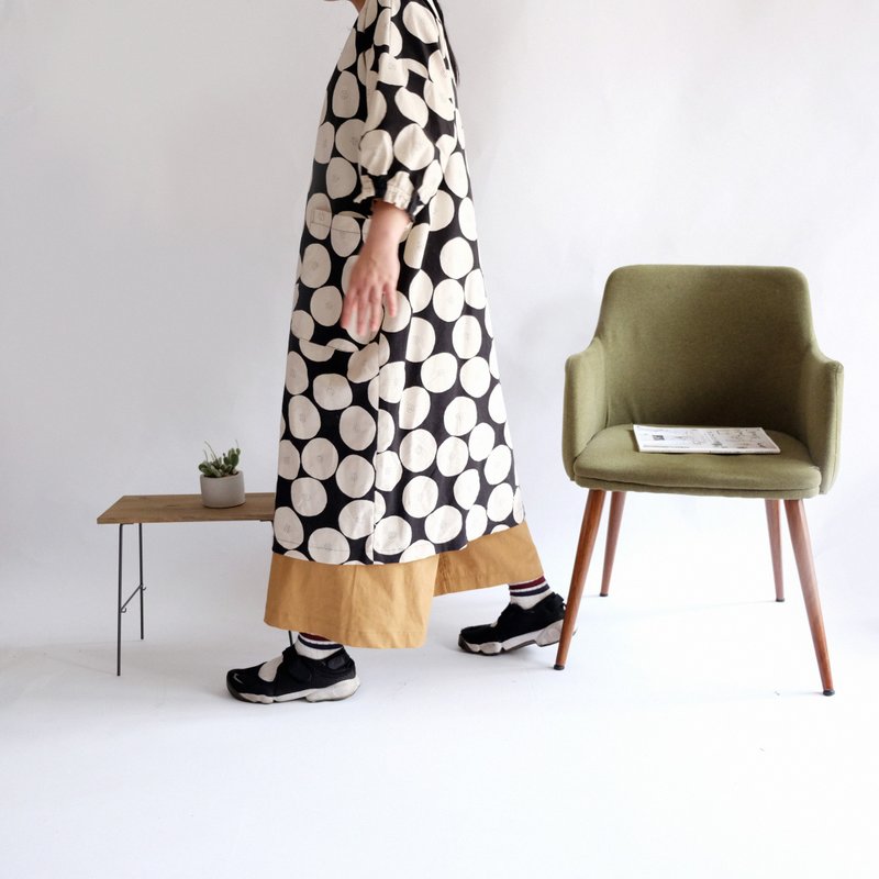 羽黑果子V领日式澎澎袖长版洋装衬衫 - 女装上衣 - 棉．麻 黑色