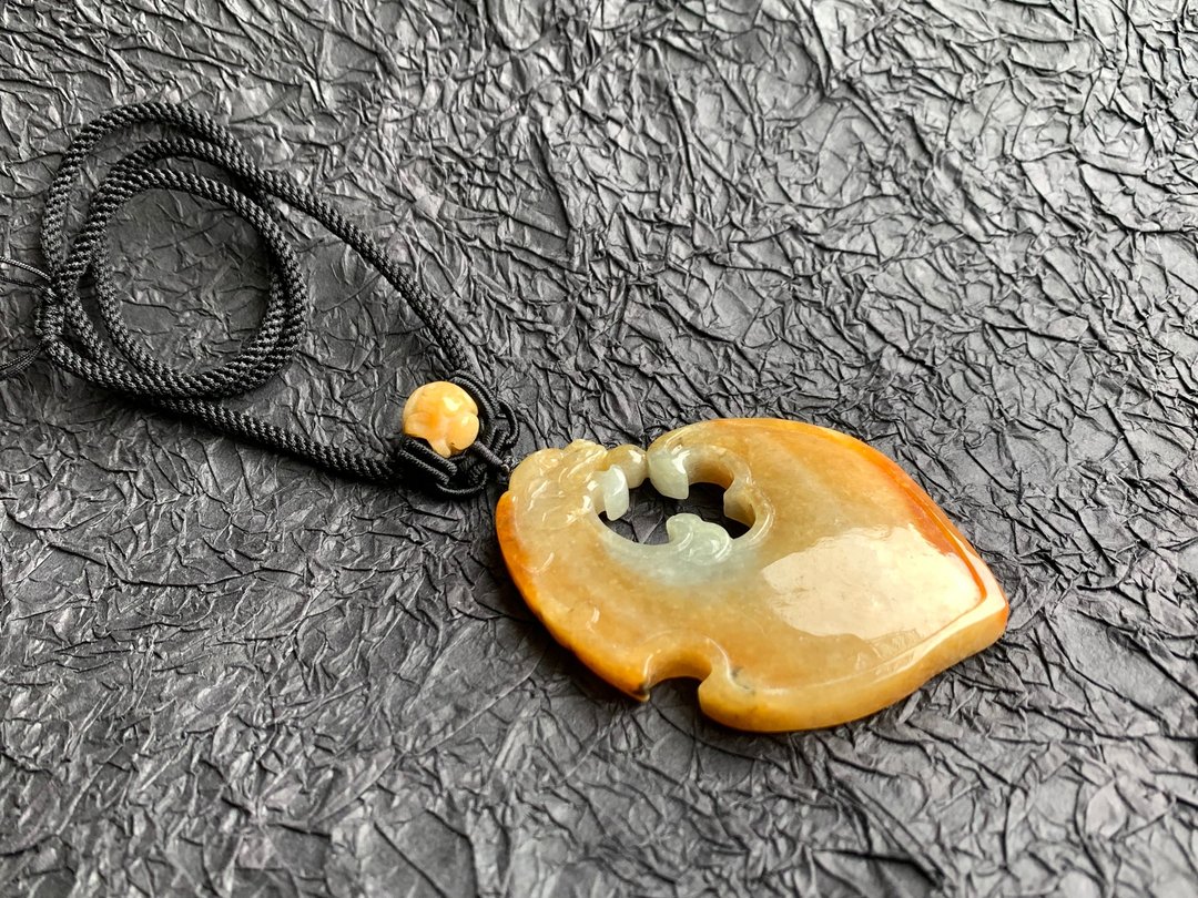 快速出货 天然A货缅甸玉翡翠 黄翡 荖坑蜜糖黄 随行龙 C型龙 项链 - 项链 - 玉石 黄色