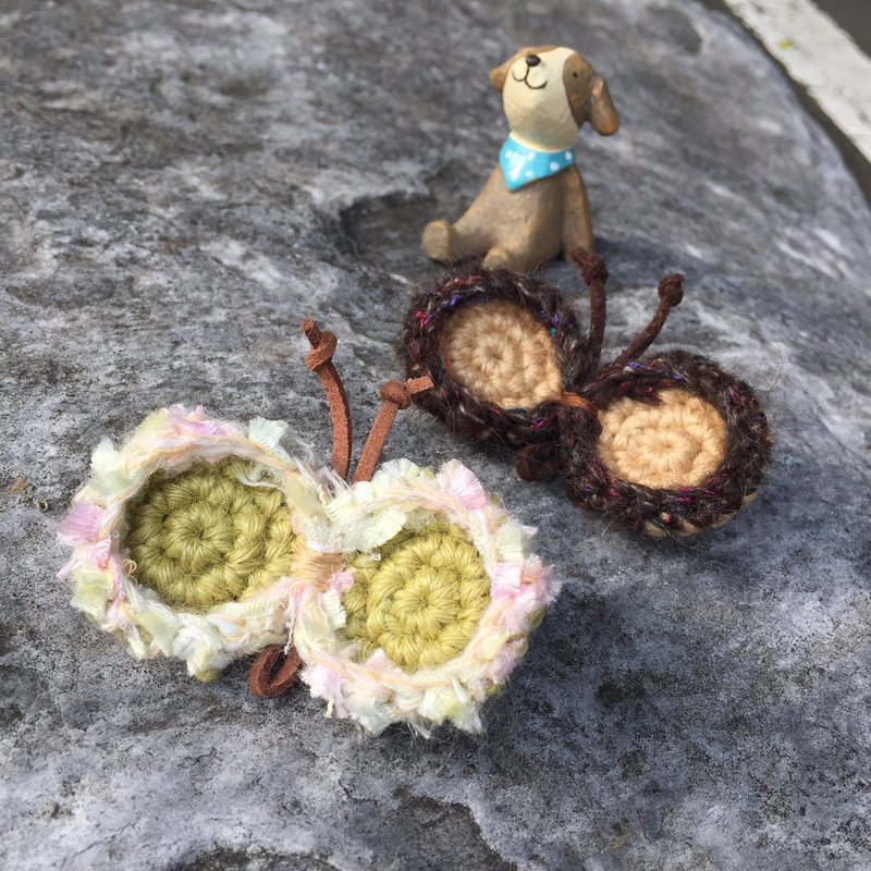 钩织工艺。花蝴蝶混纱别针 - 徽章/别针 - 棉．麻 粉红色