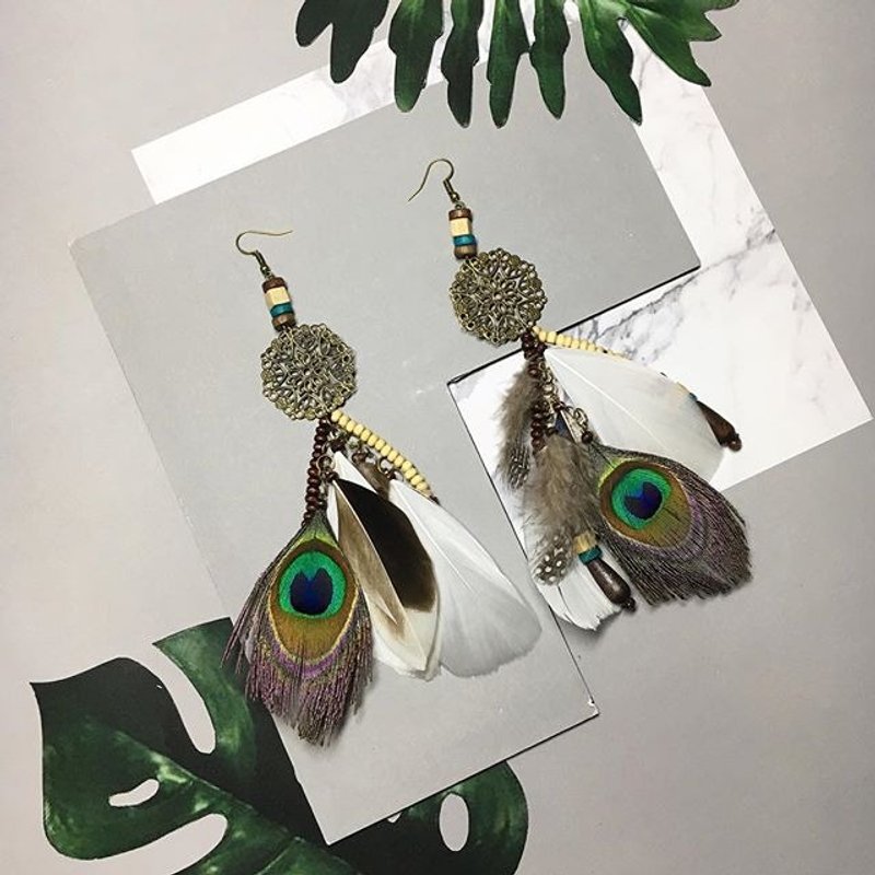 earrings: boho feather - 耳环/耳夹 - 其他材质 白色