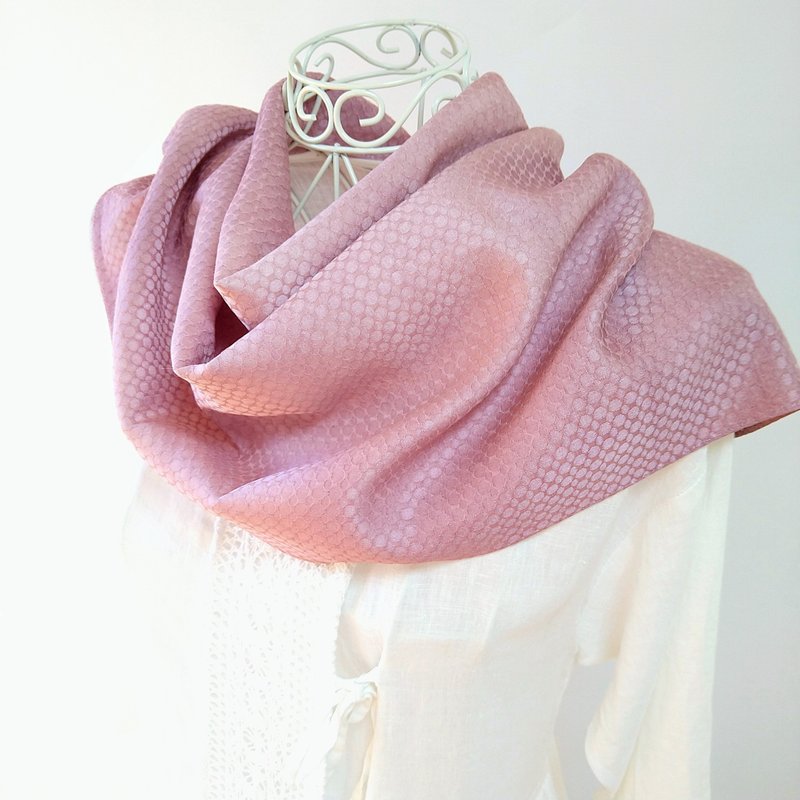 Plant dyeing, wool and silk, smooth stall that is gentle on the skin - 围巾/披肩 - 丝．绢 紫色