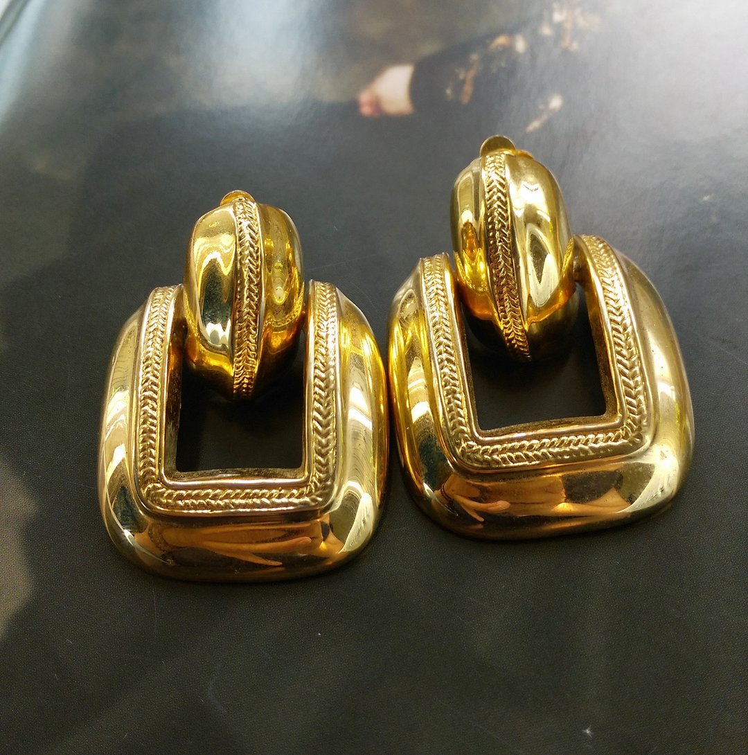 摩登 金属大耳环  夹式耳环。西洋古董饰品 - 耳环/耳夹 - 其他金属 金色