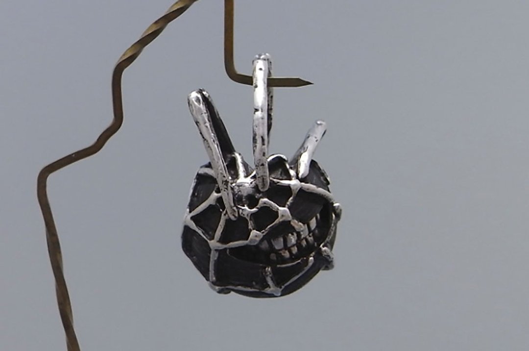 smile&spider_P1 (s_m-P.40) only pendant top without a chain 沒有銀鍊 - 项链 - 纯银 银色