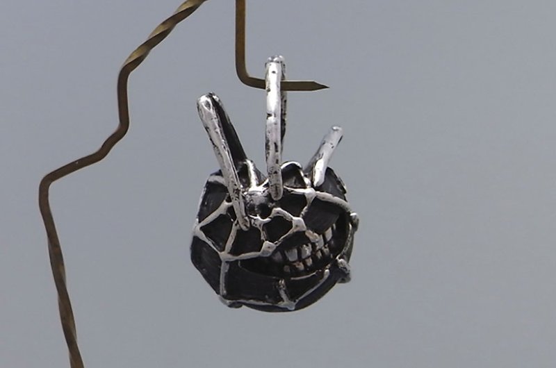 smile&spider_P1 (s_m-P.40) only pendant top without a chain 沒有銀鍊 - 项链 - 纯银 银色