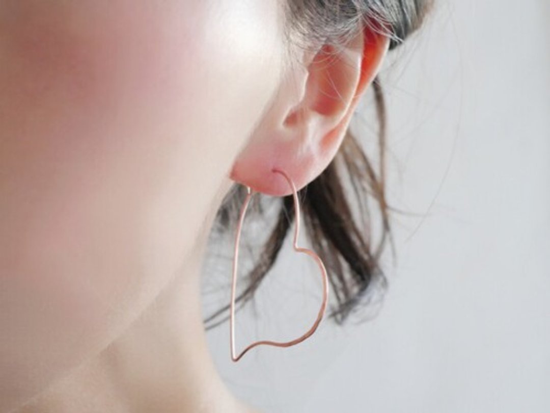 heart hoop earrings (pink gold) - 耳环/耳夹 - 其他金属 