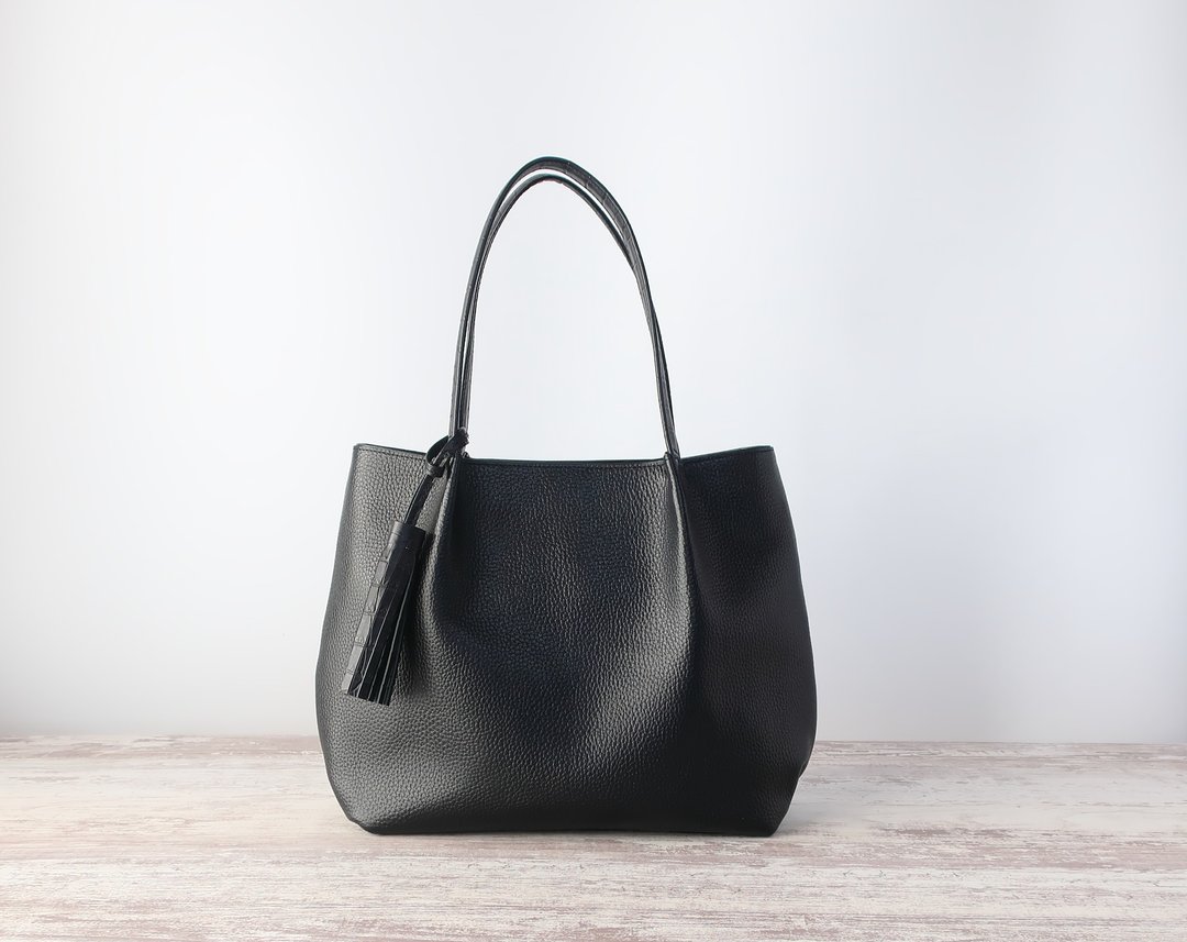 Fluffy tucked tote bag, M size, black x black, made-to-order - 手提包/手提袋 - 真皮 黑色