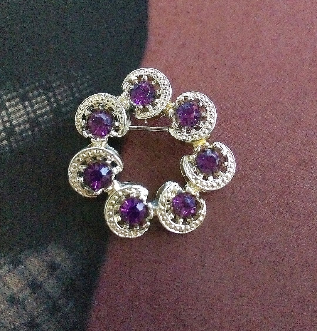 Vintage Jewelry 西洋古董饰品 小巧 紫石 新月 环圈 别针 - 徽章/别针 - 其他金属 金色