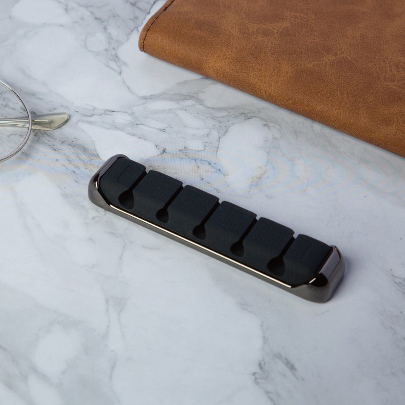 铝合金底座硅胶集线器 - 五孔 - 卷线器/电线收纳 - 其他材质 多色