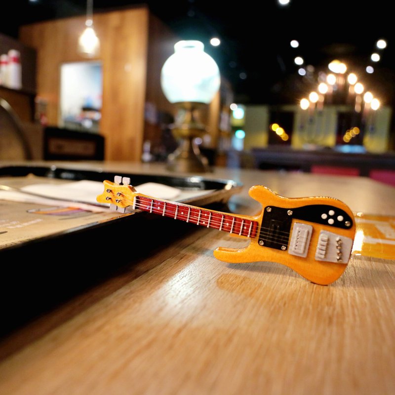 【朴质木贝斯】Rickenbacker Bass Guitar 质感迷你模型吊饰 - 吊饰 - 木头 卡其色