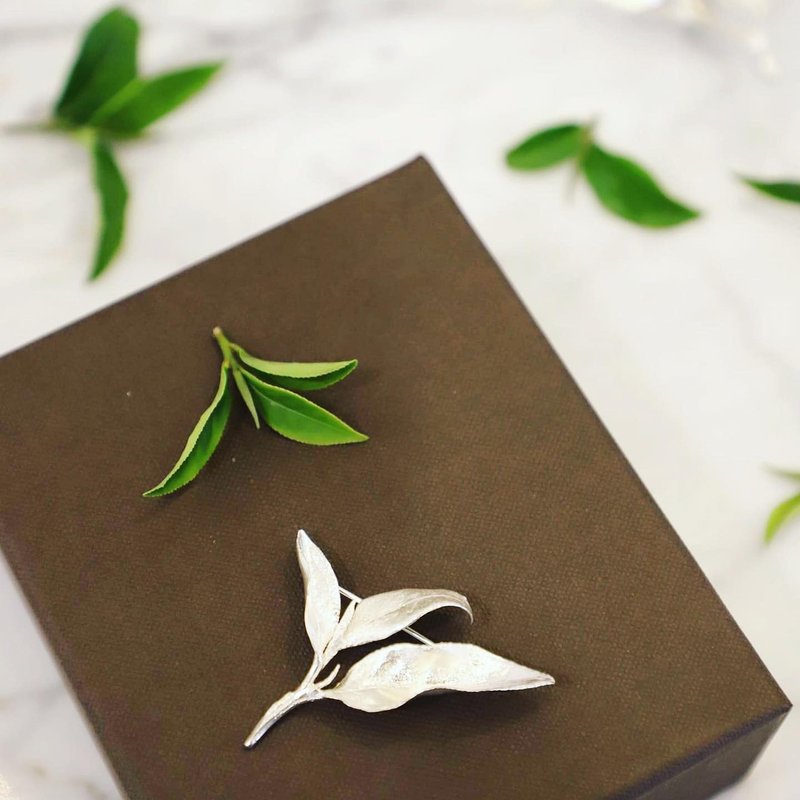 茶叶 纯银别针 胸针 - 胸针 - 纯银 银色
