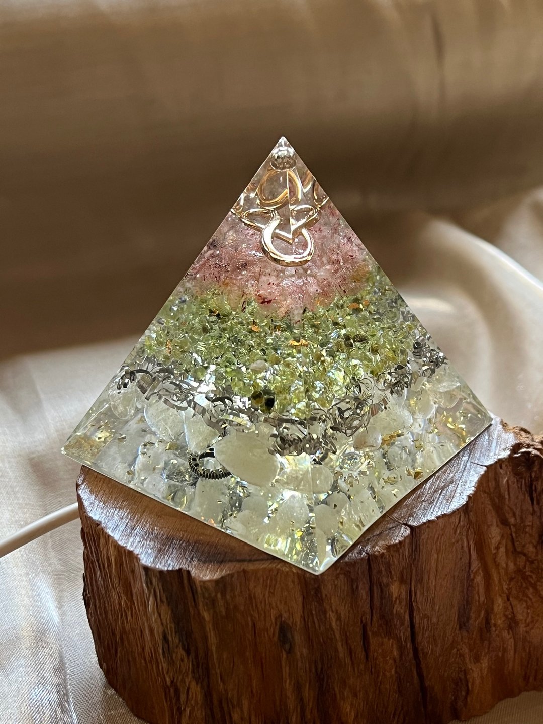 订制【奥刚能量塔】草莓晶/橄榄石/柠檬黄-奥根金字塔 - 摆饰 - 树脂 