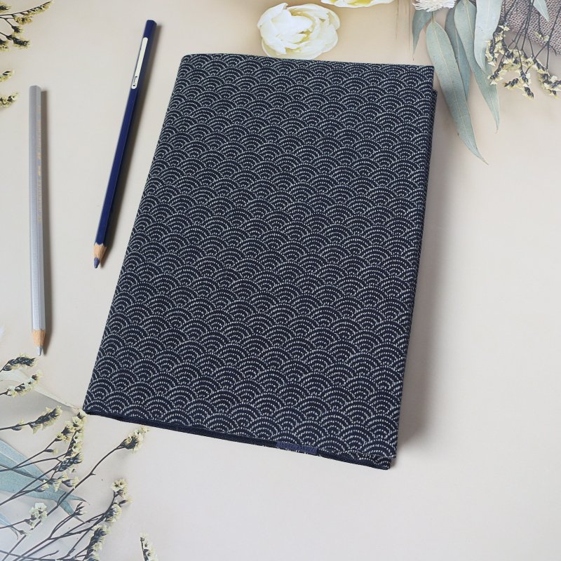 【蓝染海浪】 书衣 布书衣 可调式书衣 手工书衣  A5 A6 B6 20K - 书衣/书套 - 棉．麻 