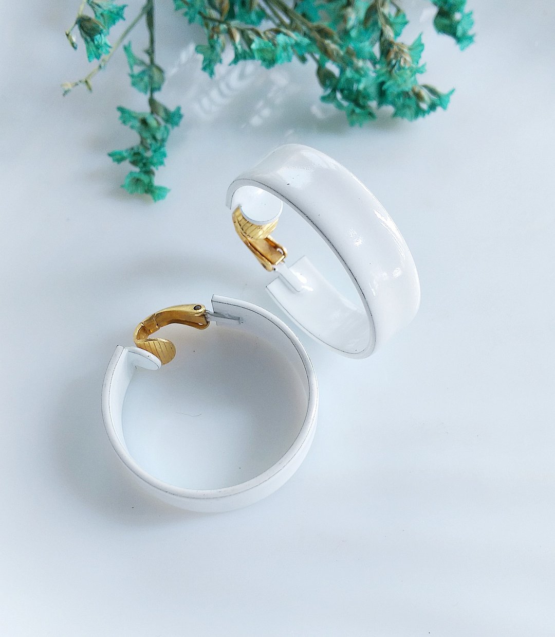 Vintage Jewelry 西洋古董饰品 白珐琅 C圈 夹式耳环 - 耳环/耳夹 - 其他金属 金色