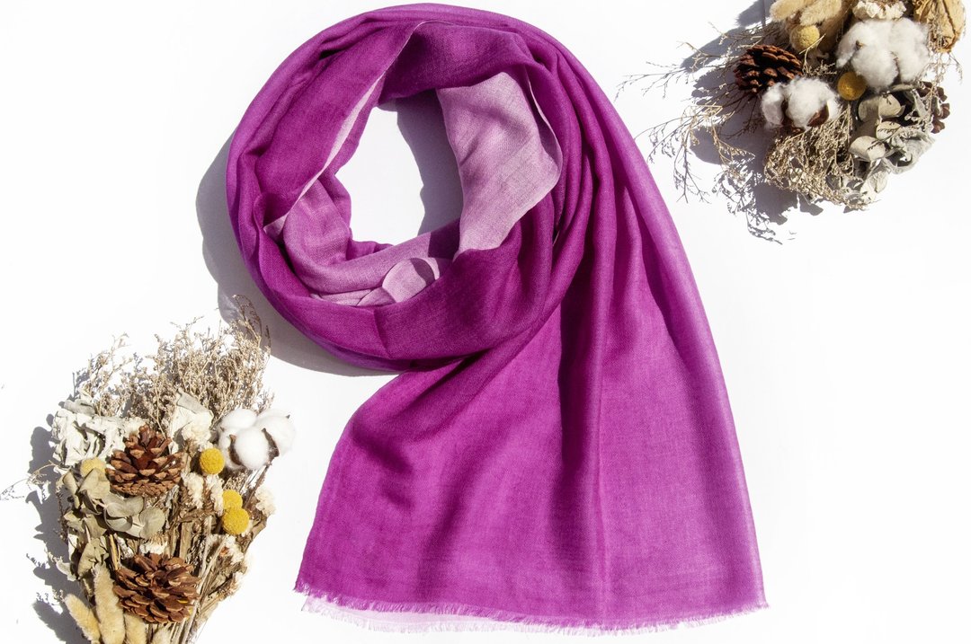 喀什米尔Cashmere/羊绒围巾/纯羊毛围巾披巾/戒指绒披肩-桃红渐层 - 围巾/披肩 - 羊毛 多色