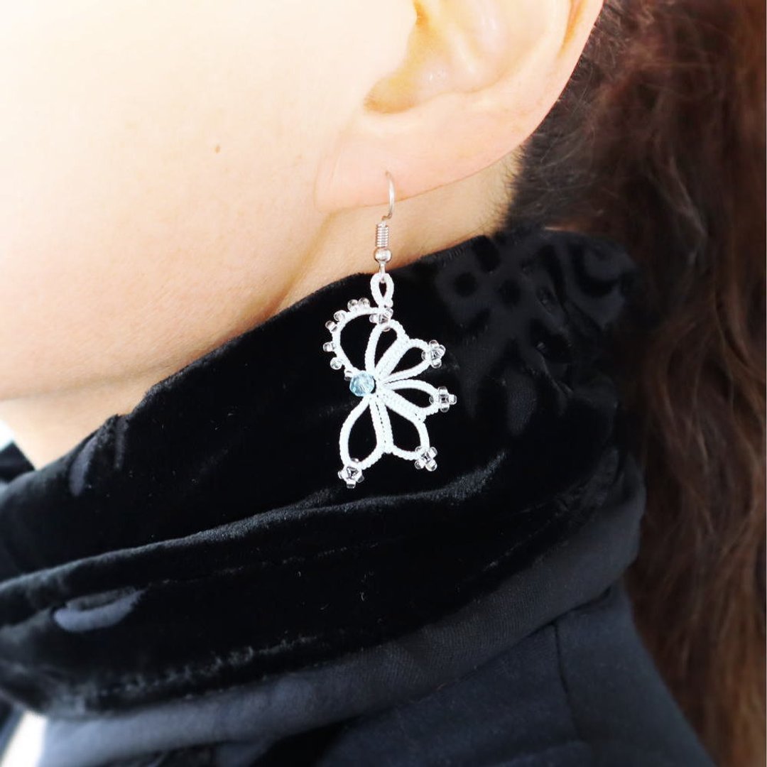 Tatting Lace 耳环【Wing】冰雪白 - 耳环/耳夹 - 绣线 白色