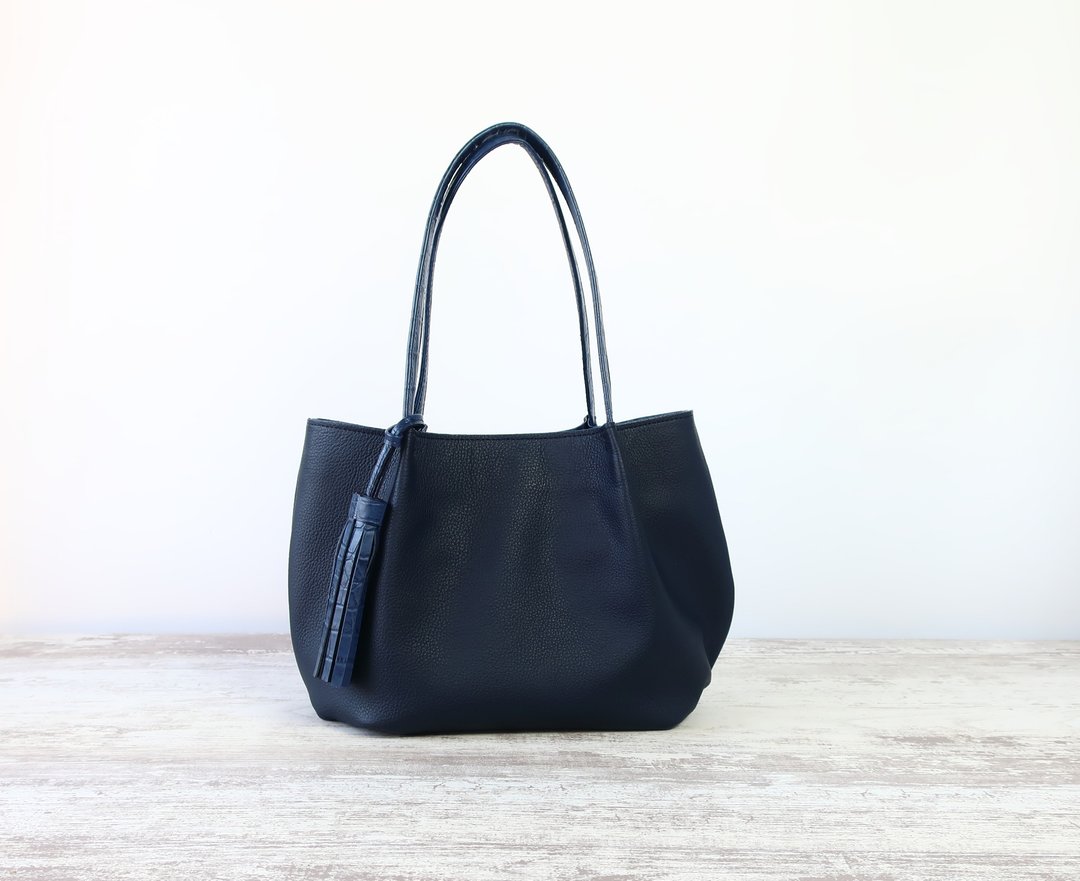Fluffy tuck tote bag, SS size, navy, made-to-order - 手提包/手提袋 - 真皮 蓝色