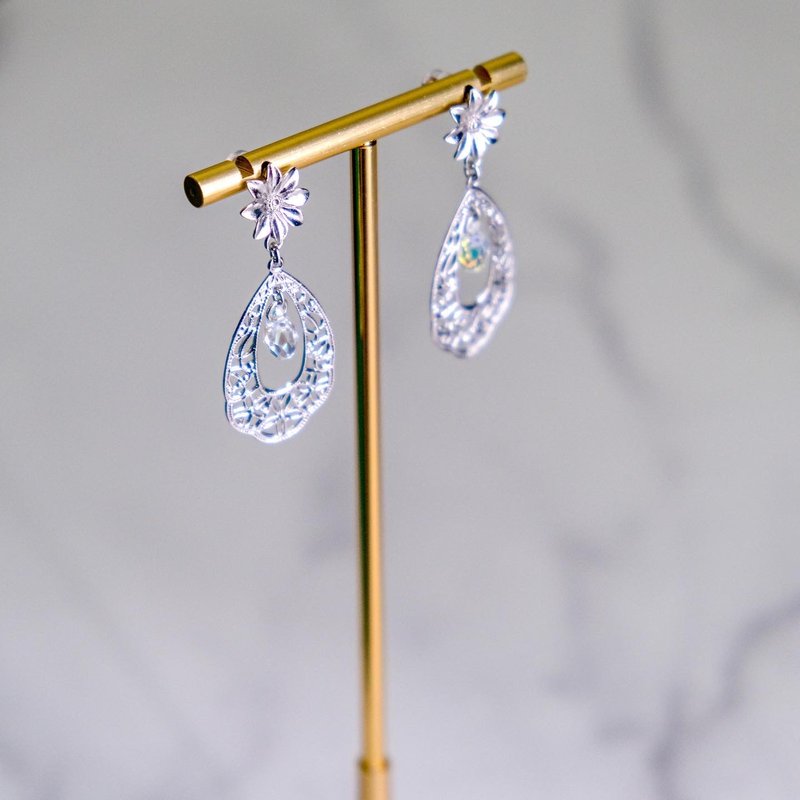 Aida | 生命之花 古埃及系列 金属雏菊镂空花边Swarovski耳环 - 耳环/耳夹 - 其他金属 金色