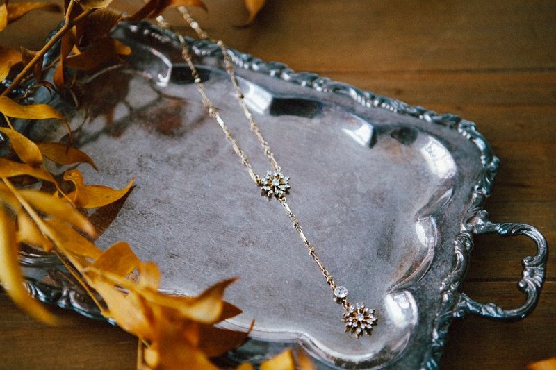 COR-DATE / 雪花Y字短链 - 项链 - 其他材质 橘色