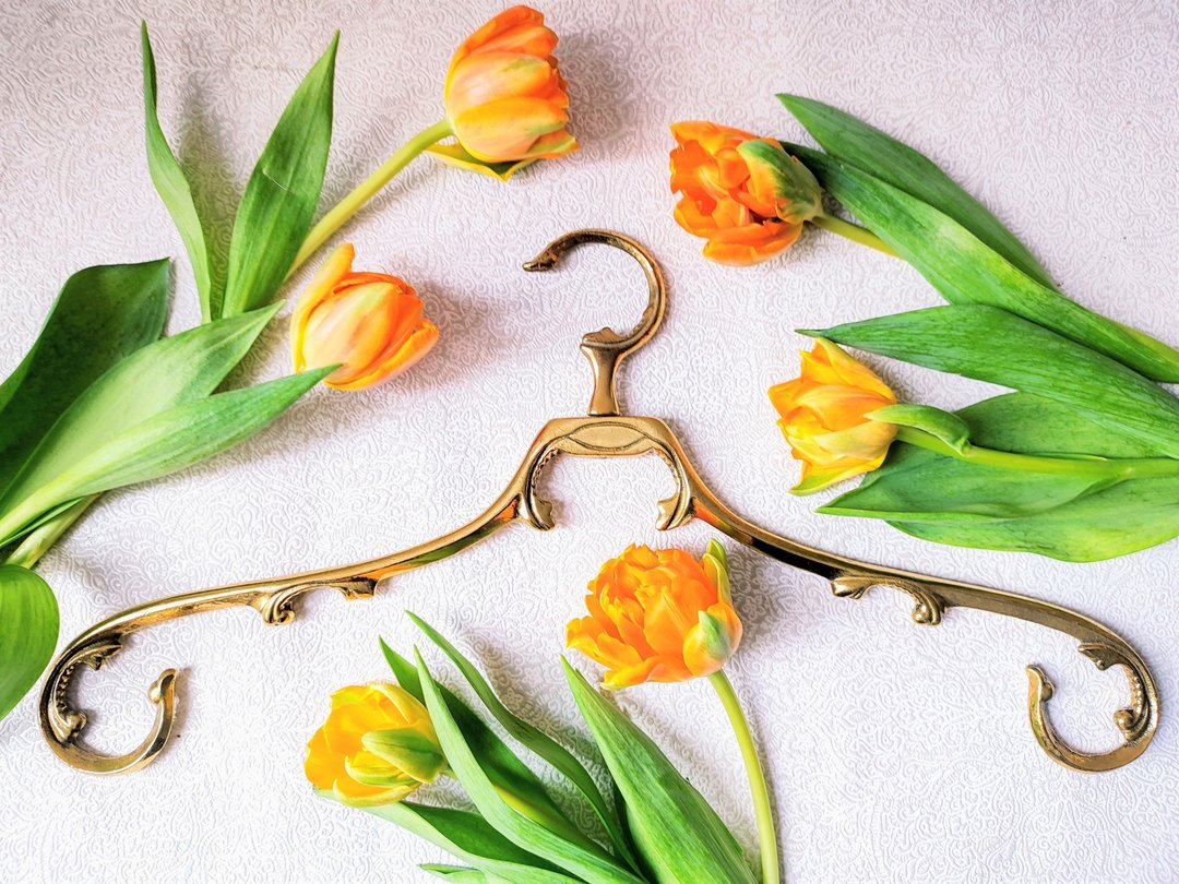 Rotating wedding dress hanger vintage / Hanger for wedding dress or coat - 摆饰 - 其他金属 金色