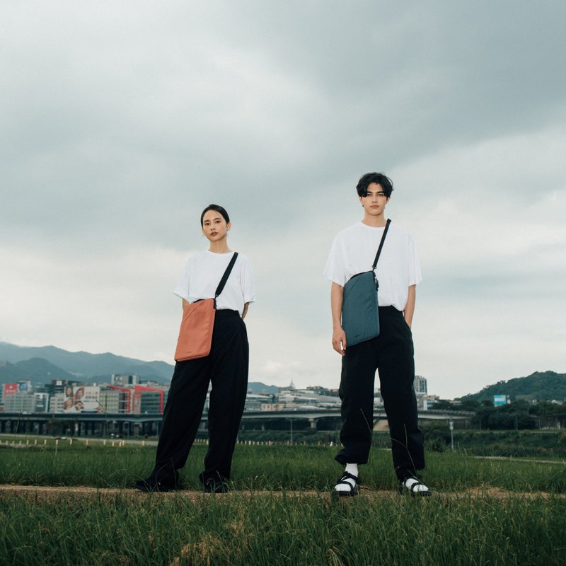 ATELJEE系列 | 14寸笔电斜背手提包 ERLE (蓝灰) MacBook - 电脑包 - 聚酯纤维 蓝色