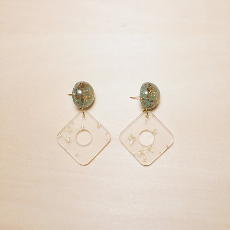 复古绿色金箔丸子白色镂空菱形耳环 - 耳环/耳夹 - 树脂 绿色