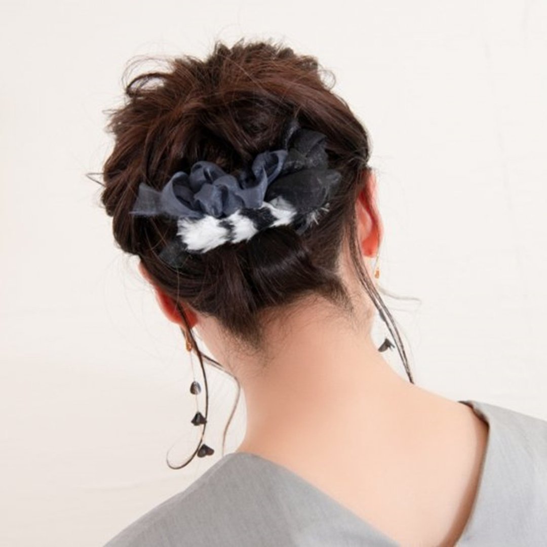 Blooming barrette with fur | Dalmatian - 发饰 - 聚酯纤维 多色
