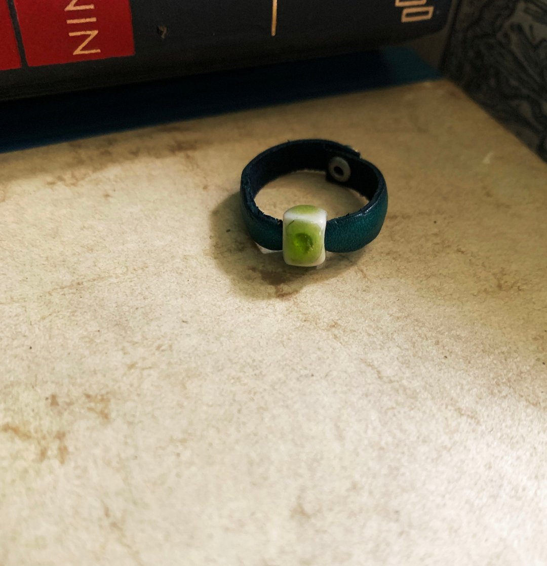 戒指 日本白瓷 自然釉色 无限看不腻色调 真皮革 - 戒指 - 瓷 
