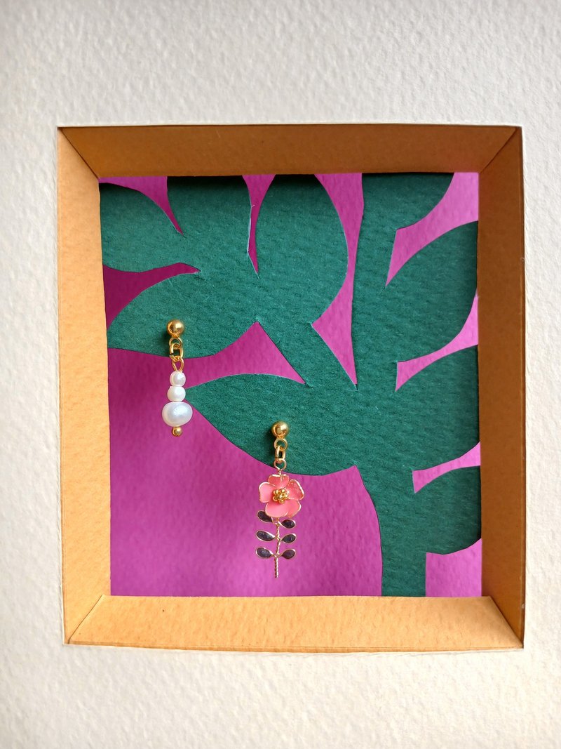 可爱小花耳环(娃々红)单边真珠款式 - 耳环/耳夹 - 铜/黄铜 