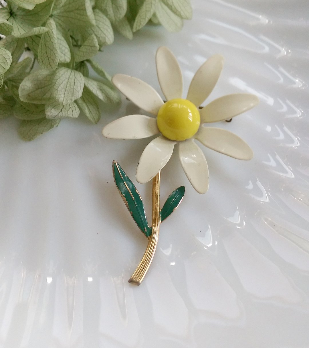 Vintage Jewelry 立体珐琅花 白花绿叶 别针 胸针 - 胸针 - 其他金属 金色