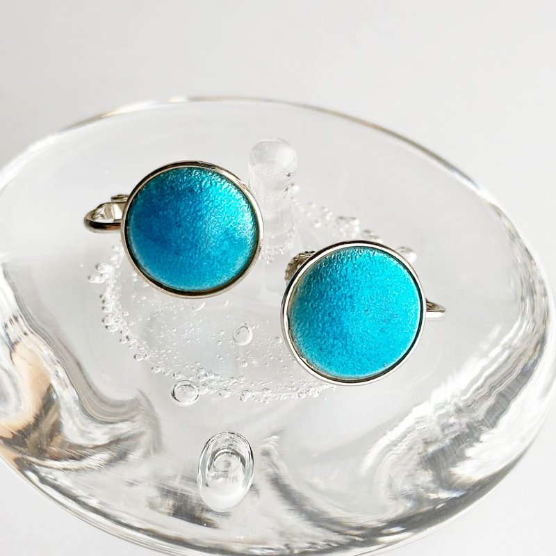 Sepia 大款【Sky Blue】 七宝烧耳环 纯银贴面七宝 - 耳环/耳夹 - 玻璃 蓝色