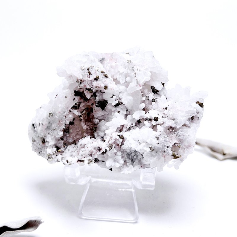 静默。原矿 一图一物 摆件 疗愈 l 红皮白水晶黄铁矿共生 l - 摆饰 - 水晶 多色