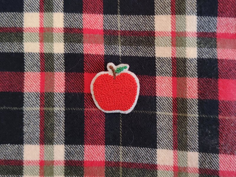 手工刺绣 | Apple苹果胸针 - 胸针 - 绣线 红色