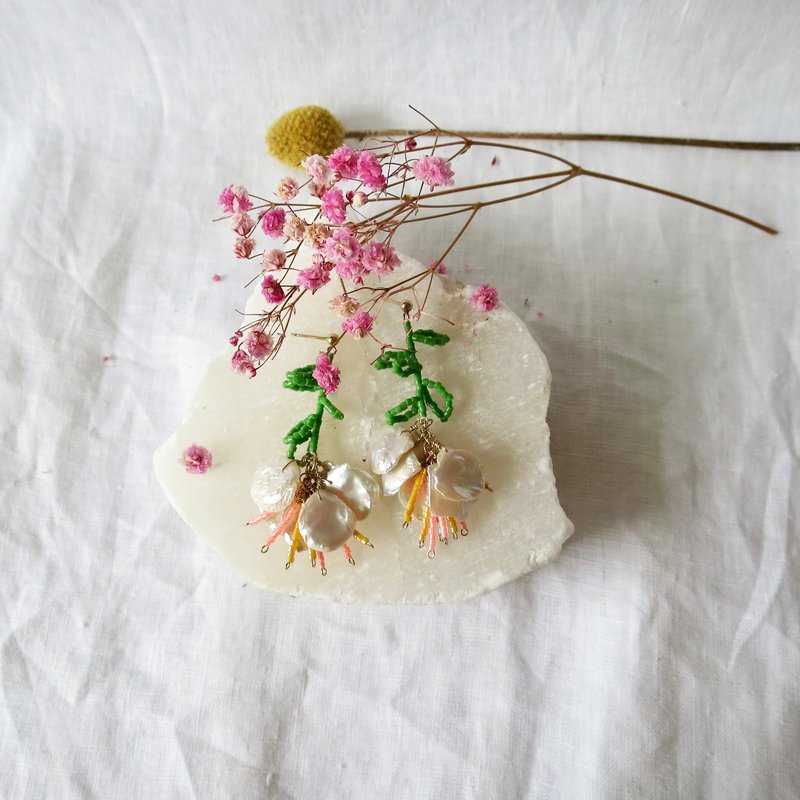 耳畔花系列#白色花朵耳环#花瓣珍珠#MIYUKI米珠串珠耳环 - 耳环/耳夹 - 珍珠 白色