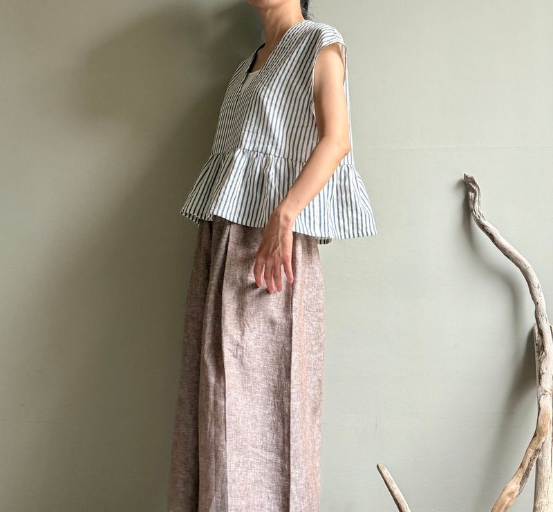 夏日呢喃/灰蓝条纹双层棉纱法式袖V领小包袖上衣100%棉 - 女装背心 - 棉．麻 