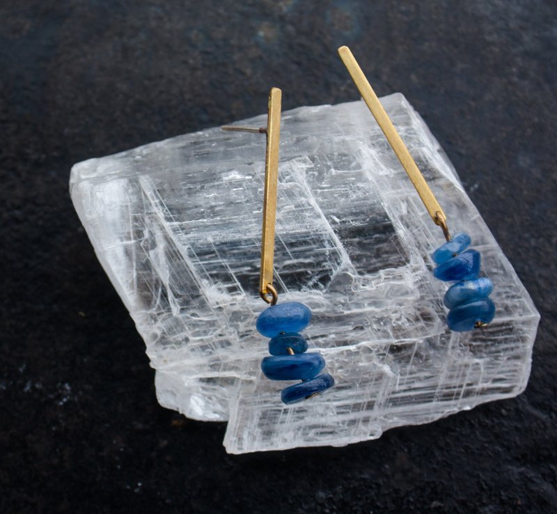 蓝晶耳环 - 可做夹式耳环 - 耳环/耳夹 - 其他材质 蓝色