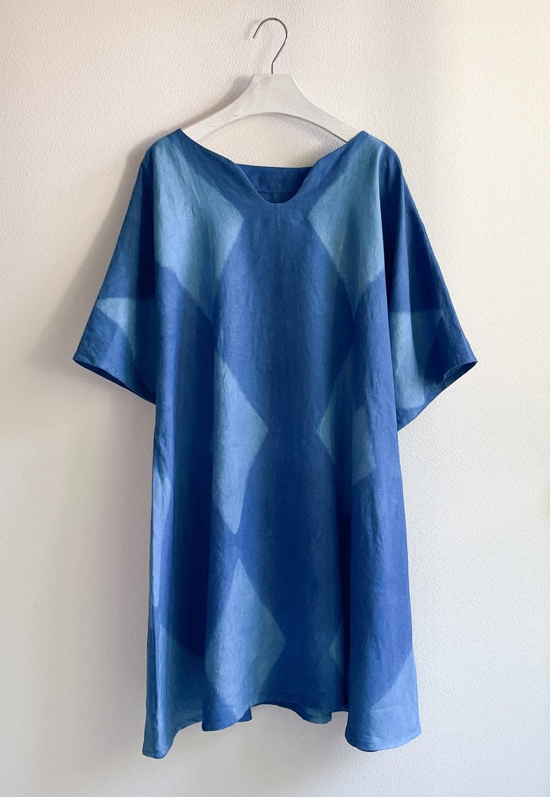 春季特卖 日本制 蓝染 Aizome 连身裙 板染 宽松 A 字连身裙 亚麻帆布制 Linen Shibori 手染 - 洋装/连衣裙 - 棉 蓝色