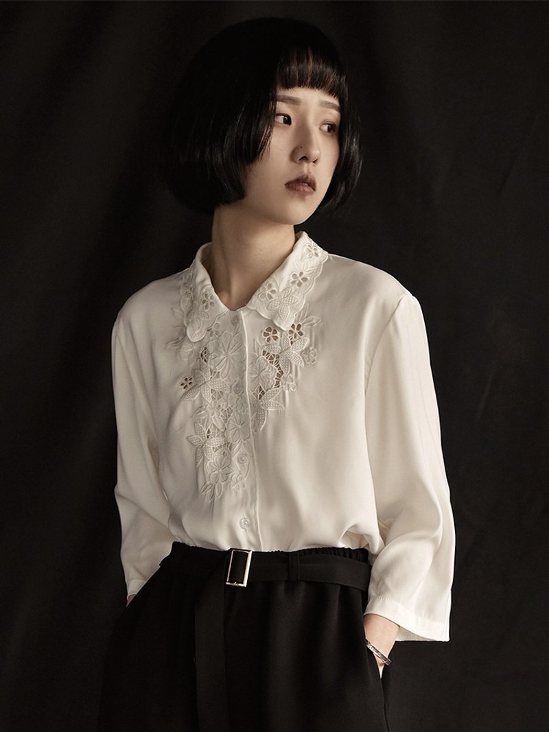 白色 娃娃領寬袖襯衫 立領複古重工繡花刺繡法式宮廷風襯衣 - 女装衬衫 - 聚酯纤维 白色