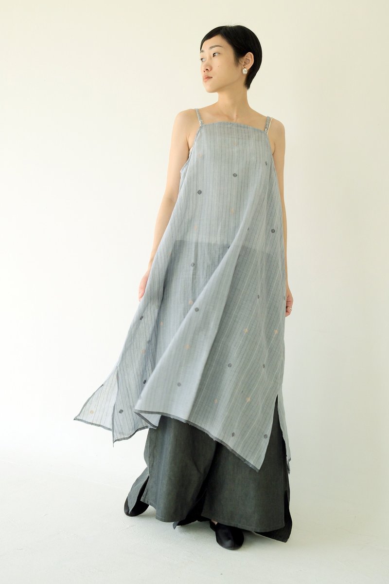 川 衣 WEAR BEING  细肩衬裙洋装  印度手织布 灰X细条纹 - 洋装/连衣裙 - 棉．麻 灰色
