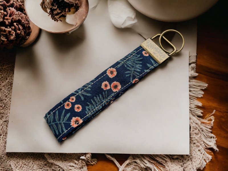 手作腕带钥匙圈。陌上花开 - 钥匙链/钥匙包 - 棉．麻 蓝色