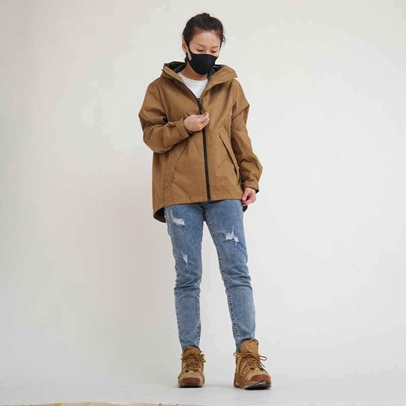【单上衣】背客 Packerism ULT 夹克式背包款冲锋雨衣-卡其 - 雨伞/雨衣 - 塑料 卡其色