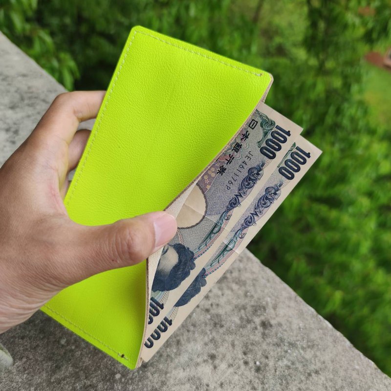 Leather Minimalist Wallet with Vibrant Fluorescent Yellow Color - 皮夹/钱包 - 真皮 黄色