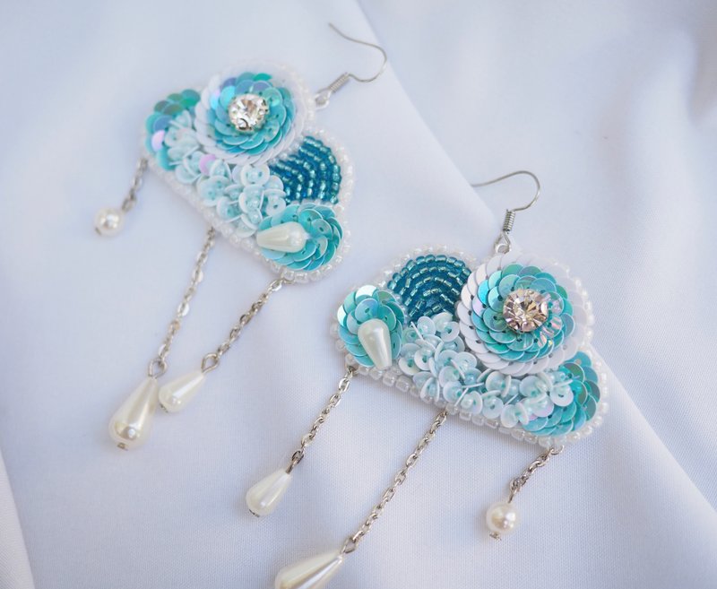 刺绣雨云耳环 适合已打耳洞的耳环/非穿孔耳朵 - 耳环/耳夹 - 绣线 蓝色