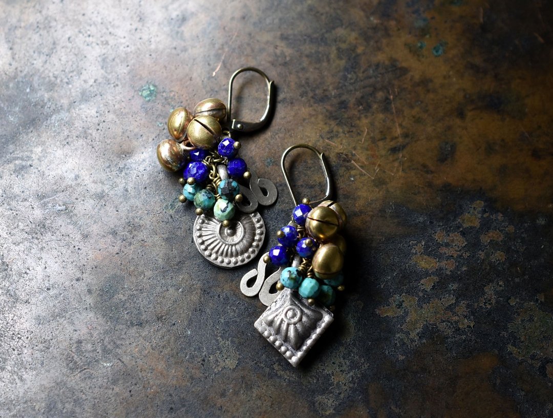 Earrings in Afghan metal, limp bells, turquoise and lapis - 耳环/耳夹 - 其他金属 金色