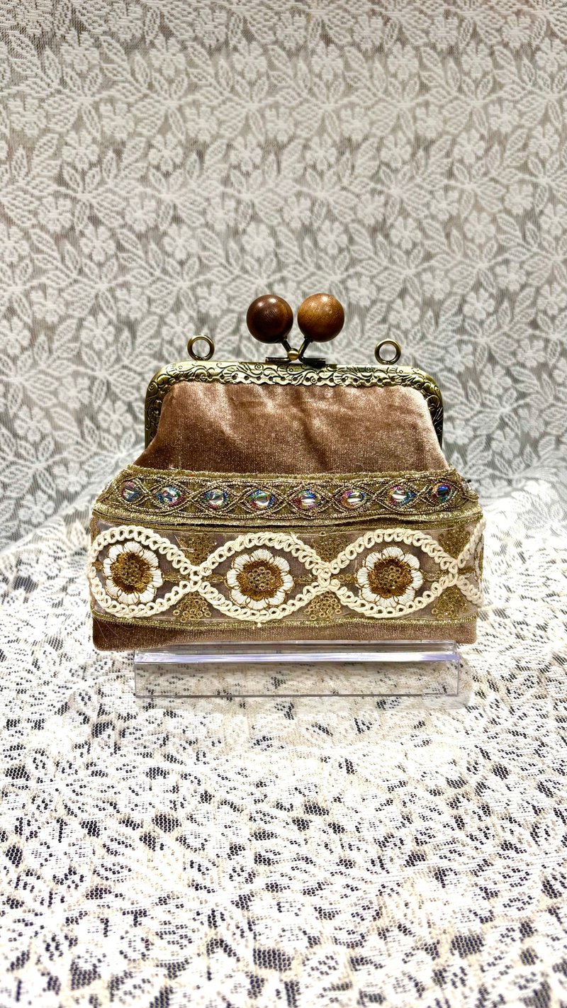 MBC 人手制 12cm方形口金 木珠头 丝绒刺绣带 炭啡色 - 侧背包/斜挎包 - 棉．麻 咖啡色