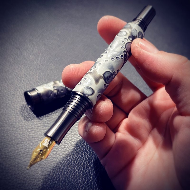 【温纹陶】工艺 | 元宇宙 钢笔钢珠笔 2 in 1 - 钢笔 - 其他金属 银色