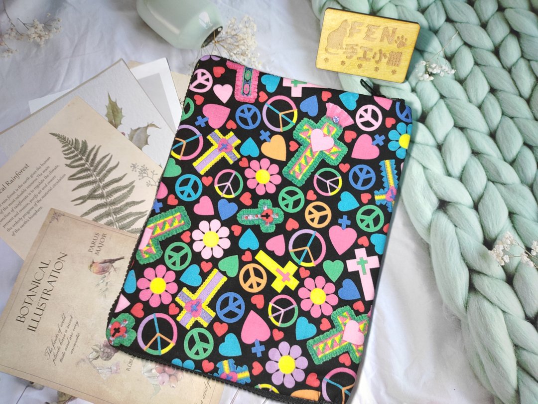 韩国布料黑色几何十字架款拉链书衣现货-A5/25K规格拉链布书套 - 书衣/书套 - 棉 