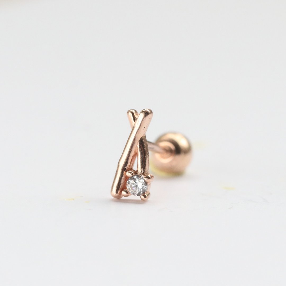 14K 交叉钻锁珠耳环 (单个)耳骨 耳窝 不退色 - 耳环/耳夹 - 贵金属 金色