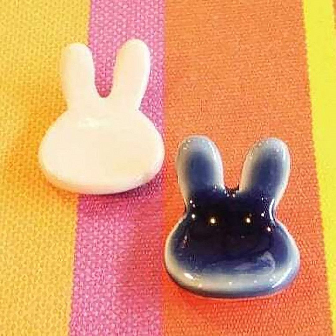 【有田烧】兔子双色琉璃色筷架2入组 - 筷子/筷架 - 陶 