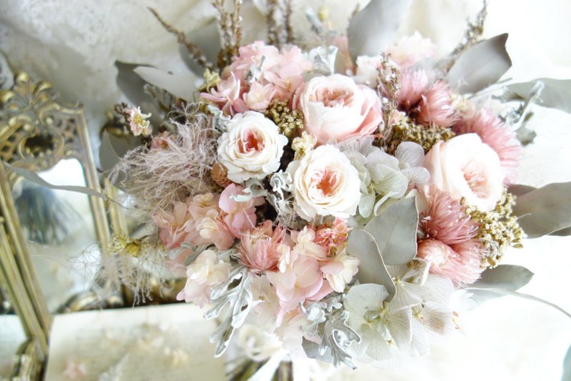 婚礼花饰系列~古典烟雾灰粉不凋玫瑰捧花 - 干燥花/捧花 - 植物．花 粉红色