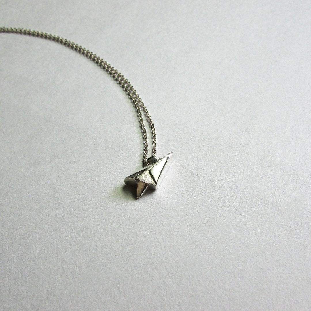 paper plane a necklace_纸飞机a项链 | 飞翔 童年 童趣 环游世界 - 项链 - 银 银色